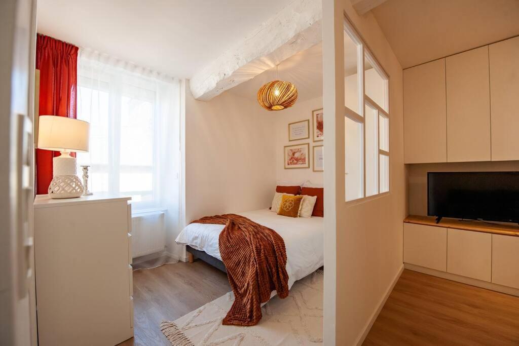 Le Cocoon - Appartement Dans Maison Du Xviieme Siecle Fougères Eksteriør billede